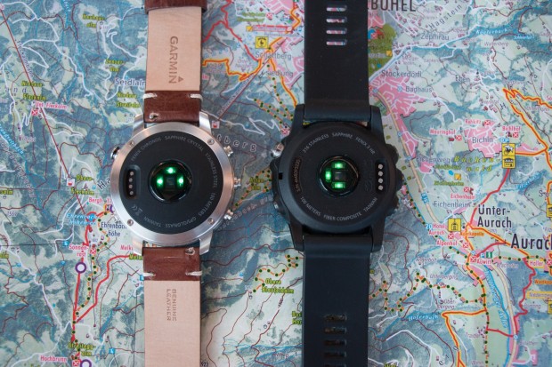 Kleine Unterschiede gibt es beim Puls-Sensor - er steht etwas weniger hervor, was ein minimal angenehmeres Tragegefühl ergibt. (Katja Höhne/Golem.de)